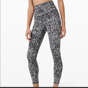 Lululemon black and white 25 inch inseam Align pants, size 4.  EUC